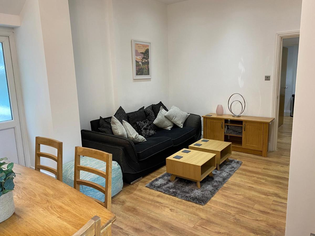 Superb 2 Beds 2 Baths New Apartment W/ Garden+Patio Bournemouth Kültér fotó