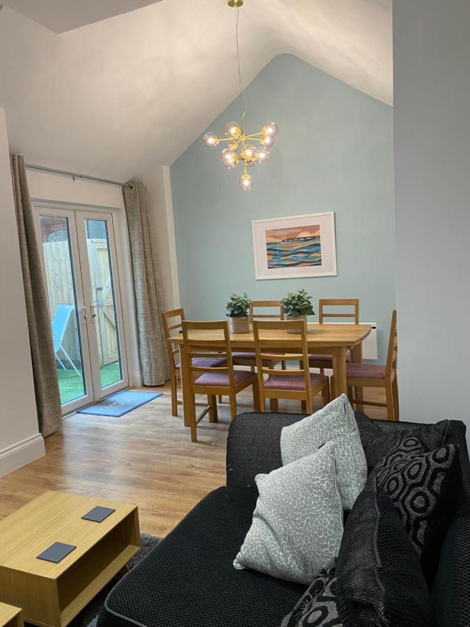 Superb 2 Beds 2 Baths New Apartment W/ Garden+Patio Bournemouth Kültér fotó
