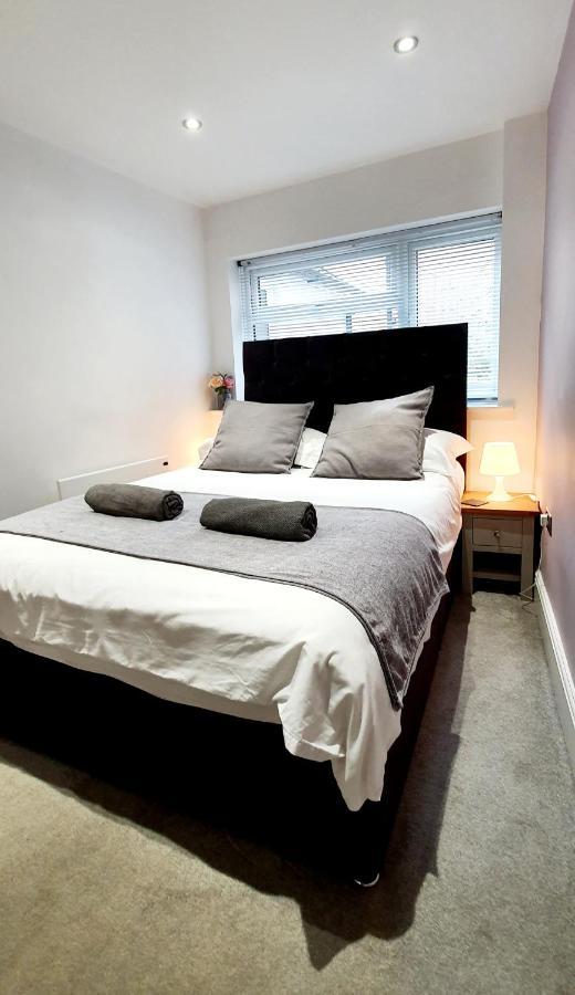 Superb 2 Beds 2 Baths New Apartment W/ Garden+Patio Bournemouth Kültér fotó