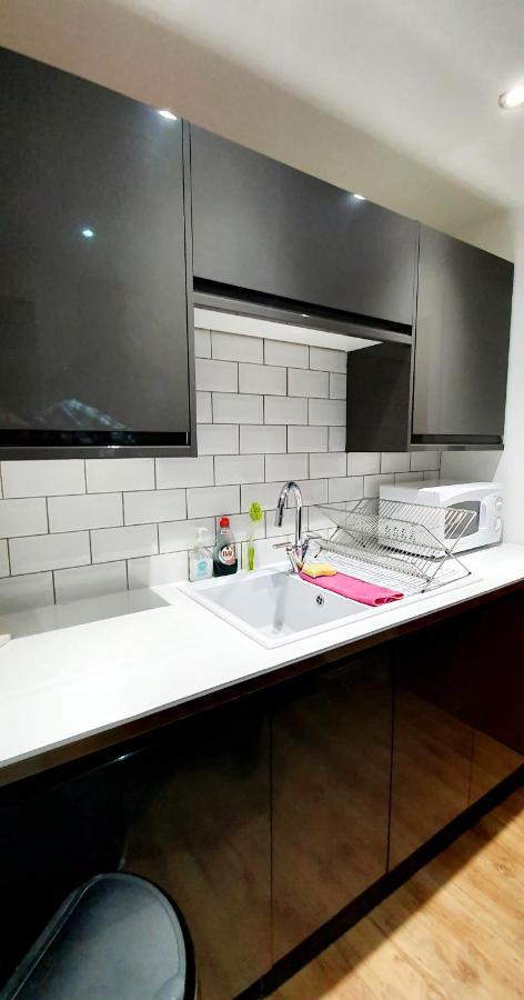 Superb 2 Beds 2 Baths New Apartment W/ Garden+Patio Bournemouth Kültér fotó