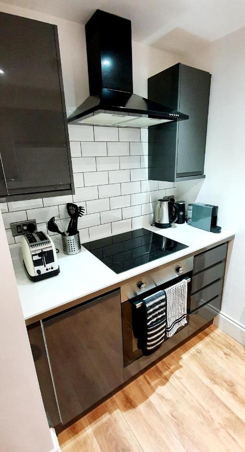 Superb 2 Beds 2 Baths New Apartment W/ Garden+Patio Bournemouth Kültér fotó